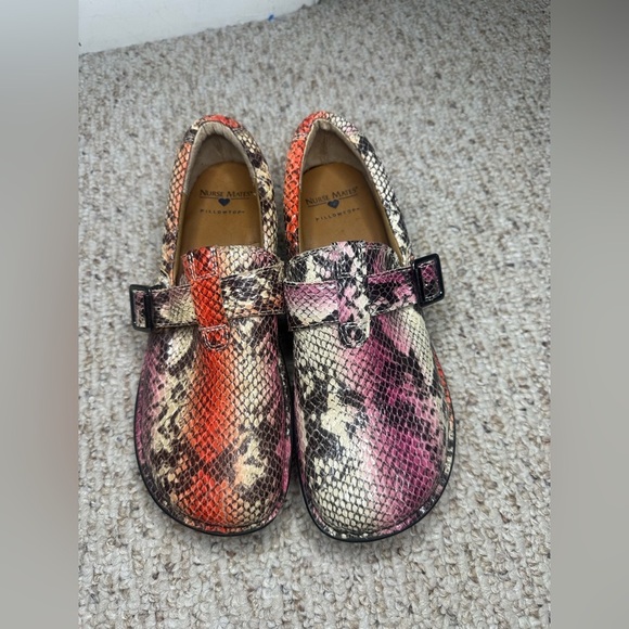 Nurse Mates Colorful Snake Print Women shoes size 8.5 M - Picture 2 of 6